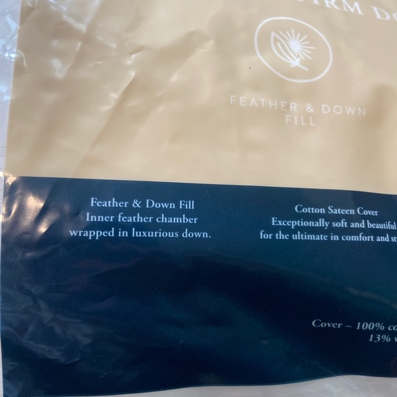 Fieldcrest Medium/Firm Down Surround Pillow King - Picture 2 of 4